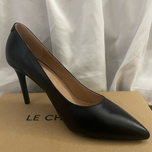 Pointed Toe Heels - Picture 1 of 3